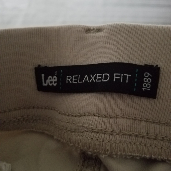 LEE RELAXED FIT CAPRI - Picture 4 of 6